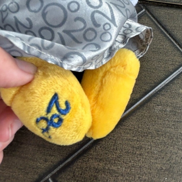 Vintage Deadstock Minnie Mouse 2000 Grad Nite plush, cap, gown, diploma - Picture 7 of 10